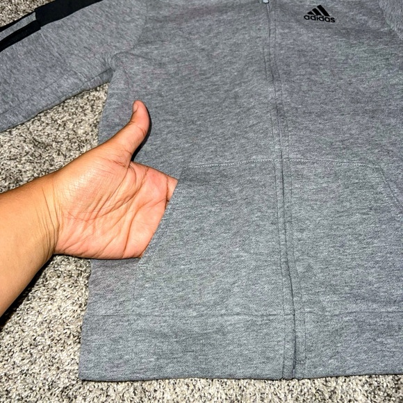 2 Adidas pull over hoodies size boys 6 & 8 - Picture 4 of 12